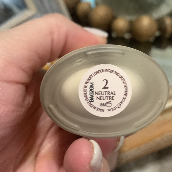 COPY - Airbrush flawless foundation by charlotte Tillsbury - Picture 2 of 2